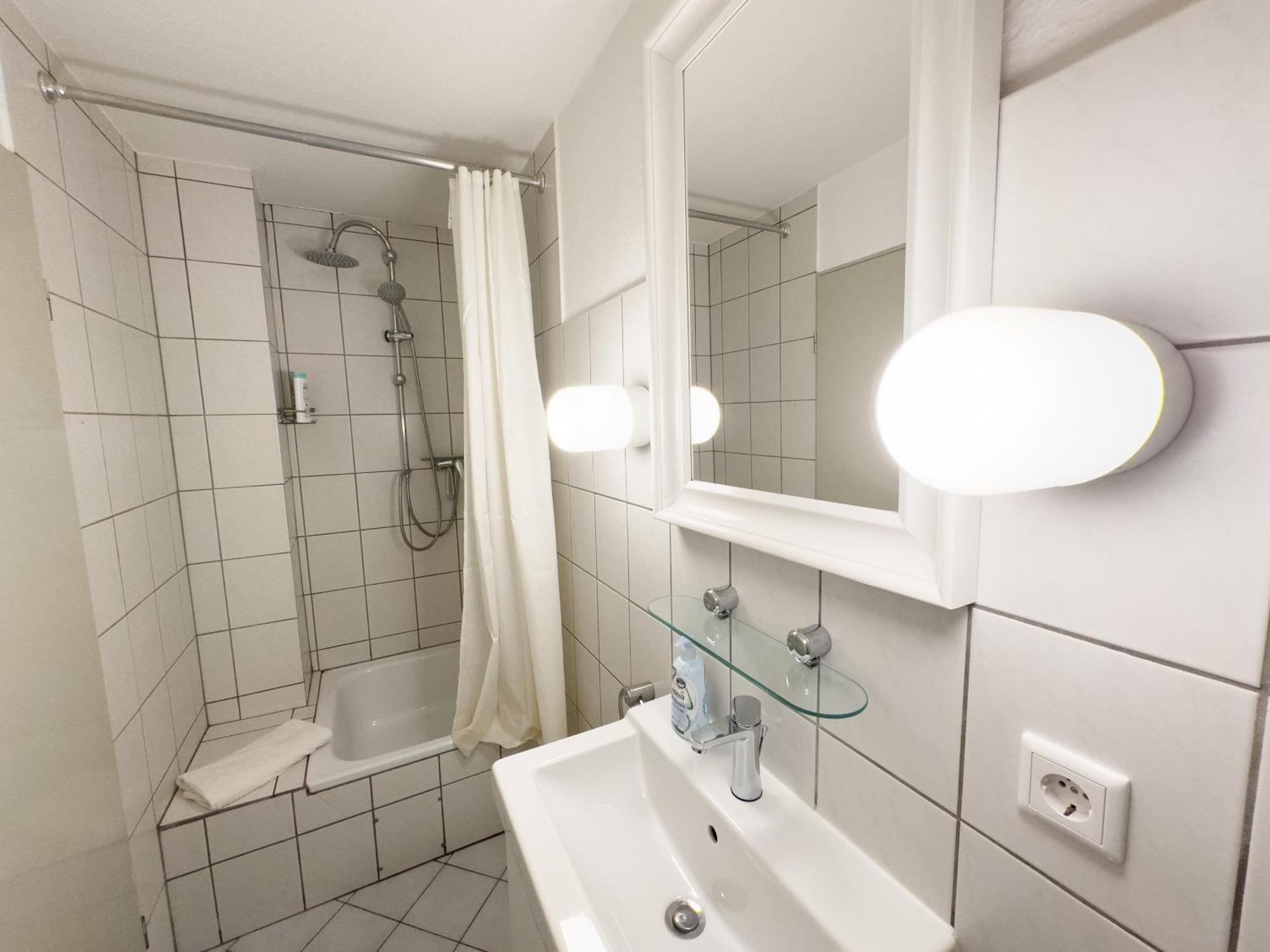 Schoene Wohnung Fuer 4 Gaeste An Der Eilenriede Mit Kostenlosen Parkplaetzen Hannover Bagian luar foto